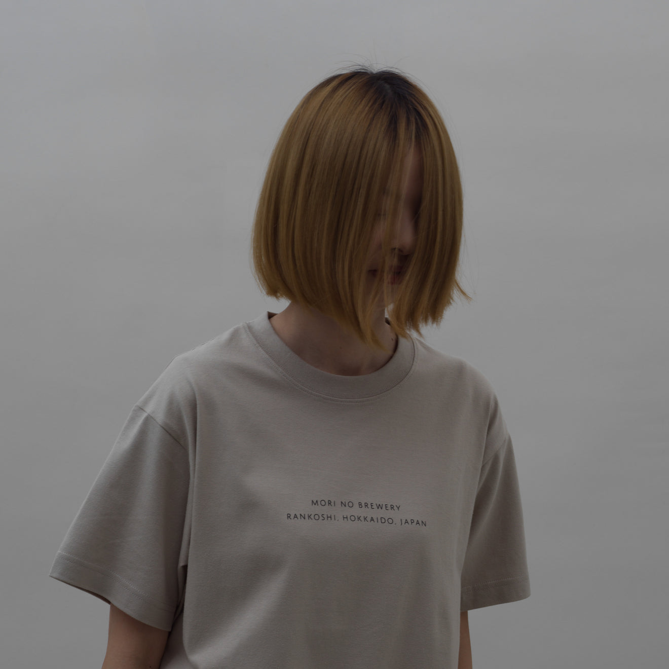 Tシャツ［ミルキーグレー］